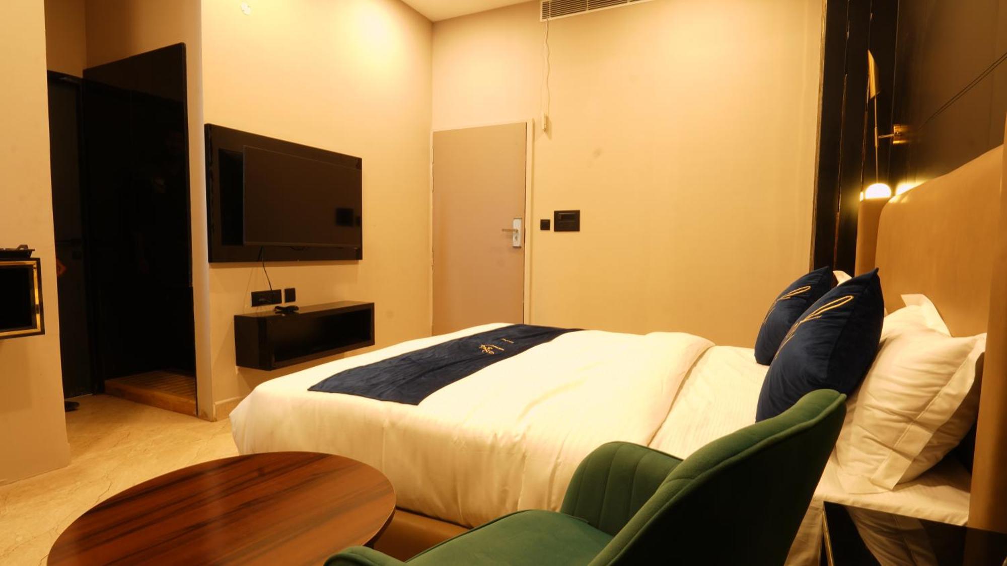 Aquila Grand Suites - Noida Sector 136 Eksteriør billede