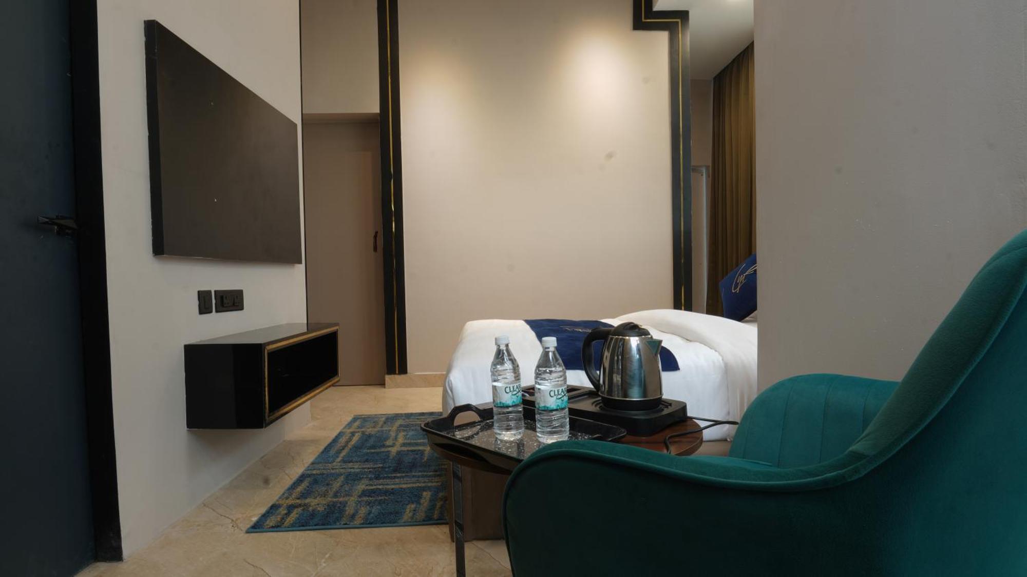 Aquila Grand Suites - Noida Sector 136 Eksteriør billede
