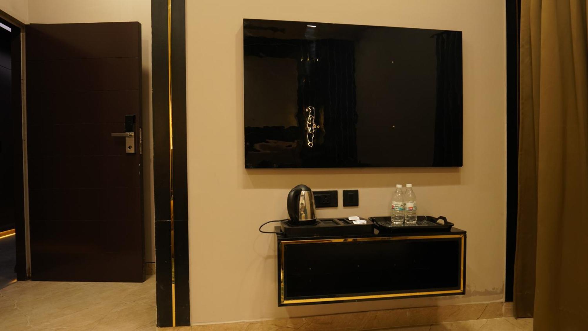 Aquila Grand Suites - Noida Sector 136 Eksteriør billede