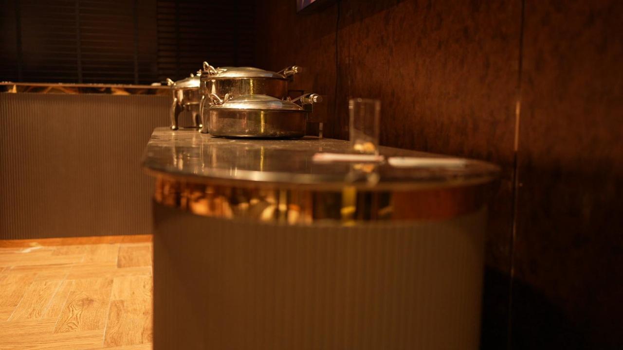 Aquila Grand Suites - Noida Sector 136 Eksteriør billede